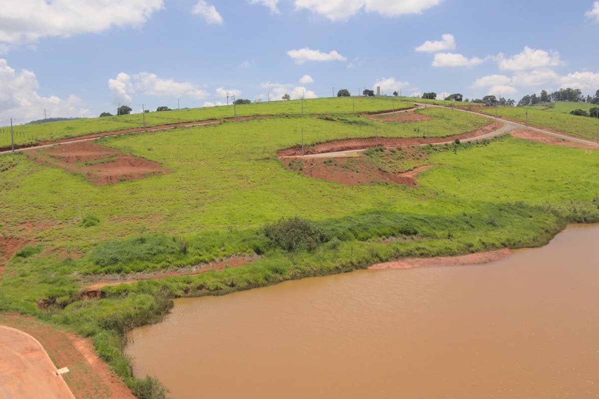 Rua no empreendimento rancho terra nova